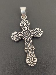 VINTAGE STERLING SILVER ORNATE CROSS PENDANT