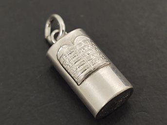 VINTAGE STERLING SILVER JEWISH TORAH MEZUZAH CHARM FOR CHARM BRACELET