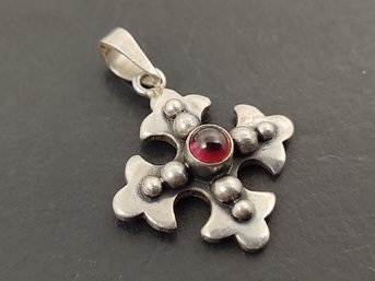 VINTAGE STERLING SILVER GARNET MALTESE CROSS PENDANT