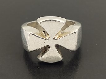 VINTAGE STERLING SILVER MALTESE CROSS RING