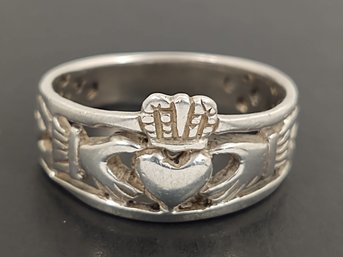 VINTAGE STERLING SILVER IRISH CLADDAGH RING