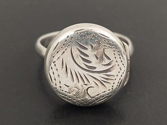 VINTAGE STERLING SILVER ETCHED LOCKET RING