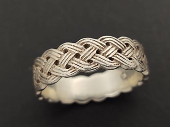 VINTAGE STERLING SILVER CELTIC STYLE BAND RING