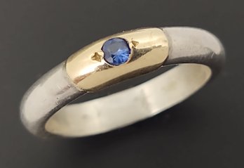 BEAUTIFUL VINTAGE STERLING SILVER & 14K GOLD BLUE SAPPHIRE BAND RING