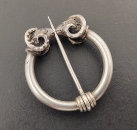 VINTAGE STERLING SILVER DOUBLE RAMS HEAD CELTIC REVIVAL CLOAK PIN BROOCH