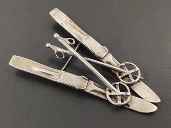 VINTAGE STERLING SILVER ANTIQUE SKIS AND POLES BROOCH