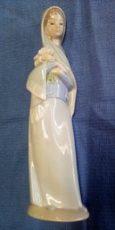 Sweet Lladro Figurine, #4650 - Beautiful Maiden With Armful Of Lillies - Made In Spain    DOF/A3