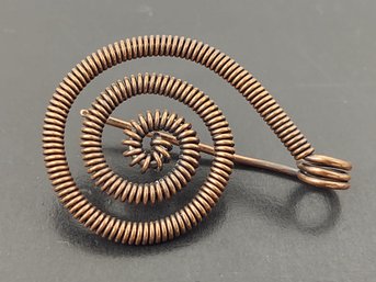 VINTAGE UNSIGNED MODERNIST COILED COPPER BROOCH