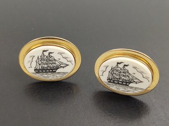 VINTAGE GOLD TONE SCRIMSHAW CUFFLINKS