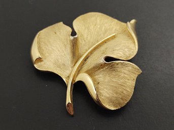 VINTAGE DESIGNER TRIFARI LEAF BROOCH