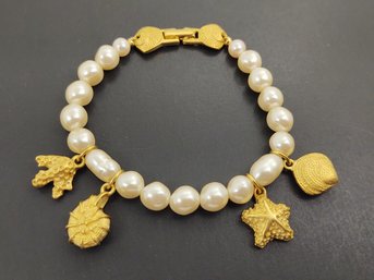 VINTAGE DESIGNER RICHELIEU FAUX PEARL OCEAN THEMED CHARM BRACELET