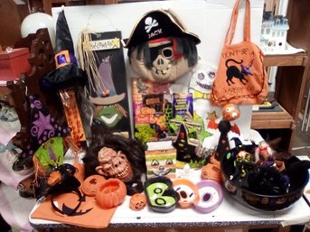 Giant Halloween Lot - Trick Or Treat Bags, Mask, Ceramic Pieces, Soft Sculptures & More GG/CV4