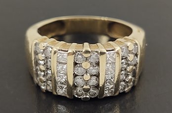 VINTAGE 10K GOLD DIAMOND CLUSTER RING