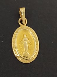 VINTAGE 14K GOLD VIRGIN MOTHER MARY MIRACULOUS MEDAL PENDANT