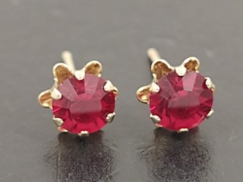 VINTAGE 14K GOLD RED CZ STUD EARRINGS