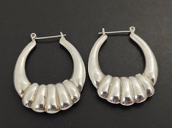 VINTAGE STERLING SILVER RIBBED HOOPED EARRINGS