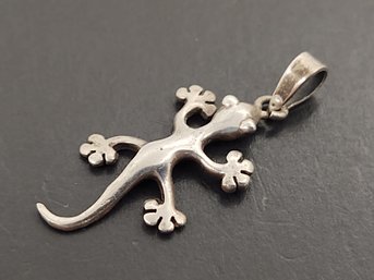 VINTAGE STERLING SILVER GECKO PENDANT