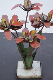 METAL PAINTED FLOWER SCULPTURE 1