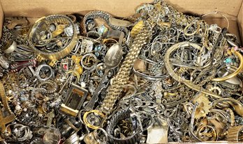 Large Lot Misc. Estate Jewelry Finds Necklaces, Chains, Bracelets, Some Parts
