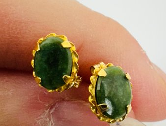 14K GOLD GREEN STONE STUD EARRINGS