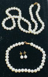 BEAUTIFUL 14K GOLD FRESH WATER PEARL NECKLACE, BRACELET AND EARRING SET