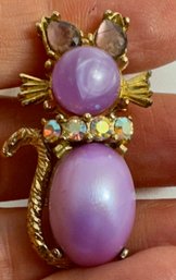 SMALL GOLD TONE AURORA RHINESTONE PINKISH PURPLE CAT BROOCH