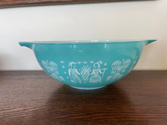 Vintage Pyrex Mixing Bowl.