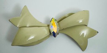 SIGNED CREAM COLOR ENAMEL AURORA RHINESTONE BOW BROOCH