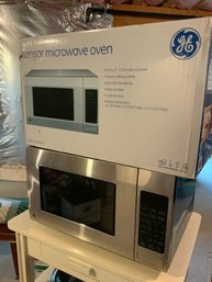 NIB GE Microwave Oven