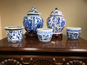 Fantastic Five (5) Piece Asian Style Blue & White Porcelain Lot - Ginger Jars On Wood Bases & Bowls - Nice !