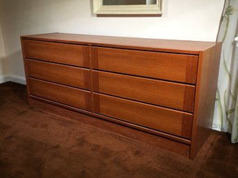 Vintage MCM / Midcentury Low Wide Chest / Dresser - 1960s - Very Nice Retro Modern Piece - Great Condition !