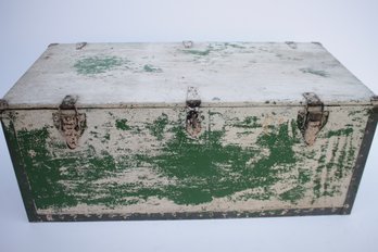 VINTAGE GREEN WOODEN DISTRESSED TRUNK OR CHEST