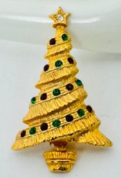 VINTAGE GOLD TONE GREEN AND RED RHINESTONE CHRISTMAS TREE BROOCH