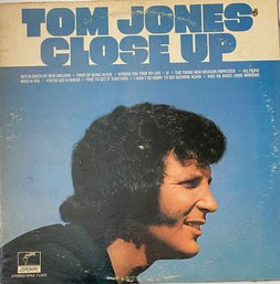 TOM JONES - CLOSE UP - 1972 PARROT/LONDON OOP RECORD - XOAS 71055- VERY GOOD CONDITION