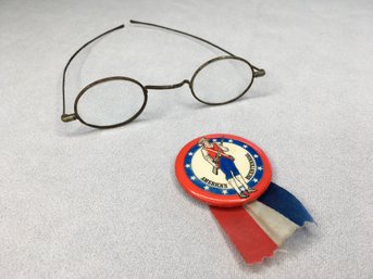 VINTAGE BICENTENNIAL RED WHITE AND BLUE WITH PATRIOT PIN &  BEN FRANKLIN STYLE SPECTACLES EYEGLASSES