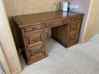 Vintage Henredon Kneehole Desk.