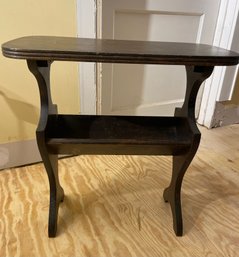 Gorgeous Little Antique End Table With Lower Book Shelf