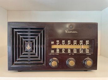 Emerson Model 659 Series B Tube Tabletop Radio (1949)