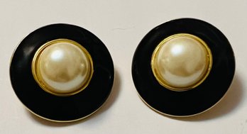 VINTAGE SIGNED ANN TAYLOR GOLD TONE PEARL AND ENAMEL CLIP ON EARRINGS