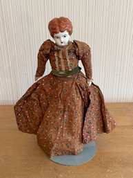 REDHEAD LOW BROW CHINA HEAD DOLL ON CLOTH BODY WITH CHINA LOWER ARMS AND LEGS WITH BROWN DRESS 3