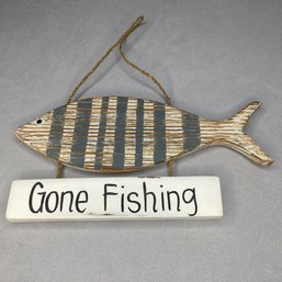 WOODEN & TWINE ROPE PAINTED 'GONE FISHING' SIGN