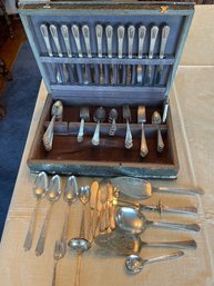 Rogers Brothers , Silver Plated Flatware Set For 12  . 80 Pieces.