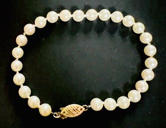 VINTAGE PEARL BRACELET WITH 14K GOLD CLASP