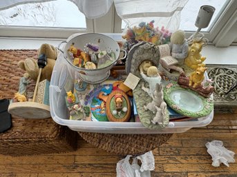 LARGE LOT (TUB) OF WINNIE THE POOH COLLECTIBLES