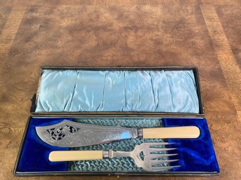Sterling Band Etched Pattern Reticulated Blade Fish Serving Set With Bakelite Handles In Case - 245.5g