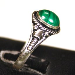 Fine Sterling Silver Ladies Ring Having Malachite Ring Size 8