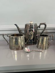 Silverplate 3 Piece Set:Teapot/creamer/sugar