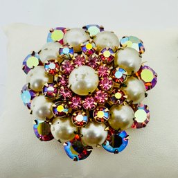 BEAUTIFUL VINTAGE GOLD TONE PINK RHINESTONE AND FAUX PEARL BROOCH