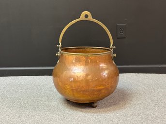 A Wonderful Vintage/Antique Footed Cauldron In Hammered Copper