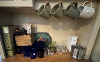 LARGE LOT OF GLASSWARE AND MUGS